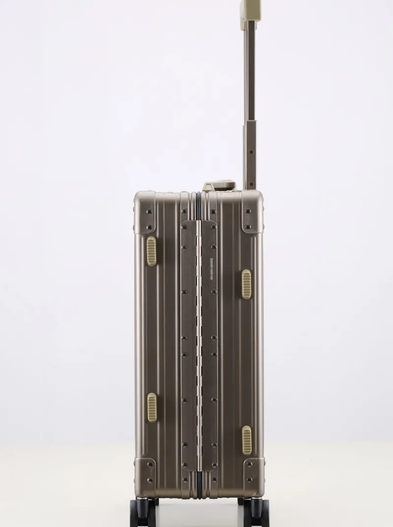 Aleon Business Cases|Hardside Luggage<Aircraft Grade Aluminum 21 Inch International Carry On