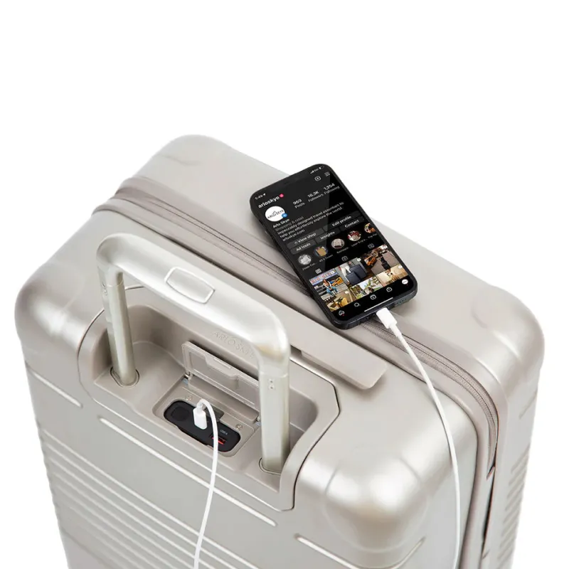 Arlo Skye Carry-on Luggage<The Zipper Carry-On Max