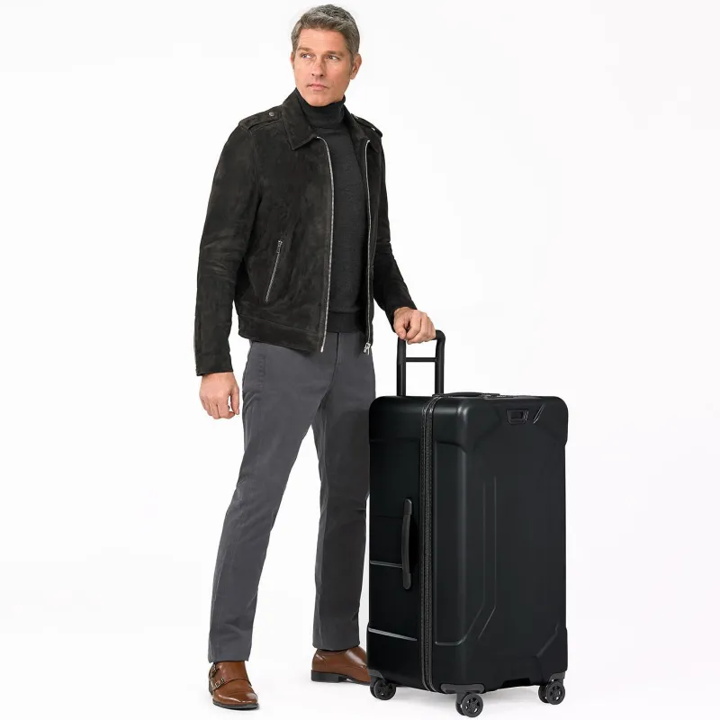 Briggs & Riley Rolling Spinner|Checked<Briggs and Riley Torq QUT232SP Extra Large Trunk Spinner Stealth
