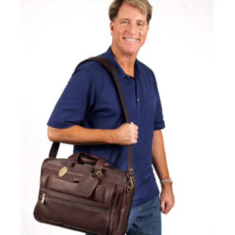 Claire Chase Portfolios|Business Cases<150 Guardian Computer Brief Distressed Brown